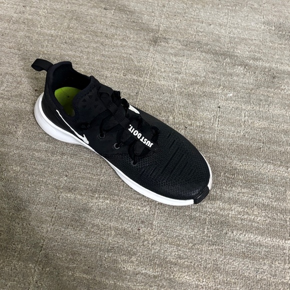 Nike Tennis Shoes SZ 7.5 - Picture 2 of 6